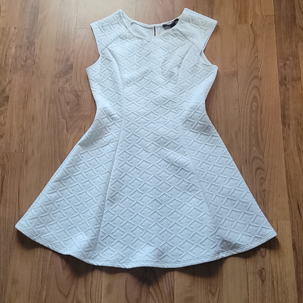 Forever 21 Dress 🤍 - Picture 3 of 6